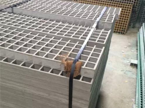 烏魯木齊客戶購(gòu)買(mǎi)玻璃鋼格柵用于污水處理廠